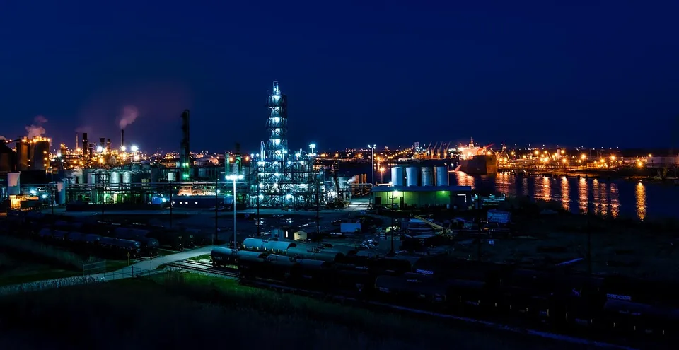 Zelensky vows more refinery strikes as Russia warns of further attacks on Kyiv